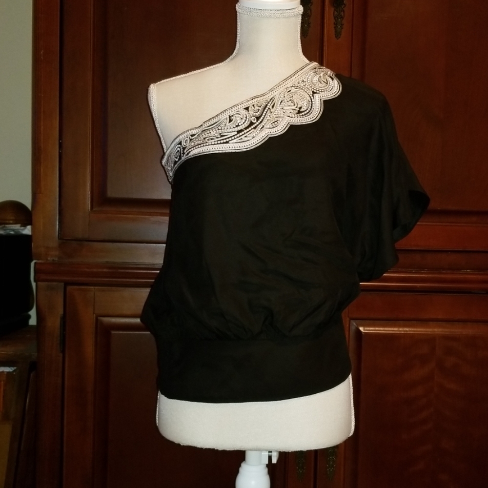 White House Black Market 1 shoulder 100% Silk